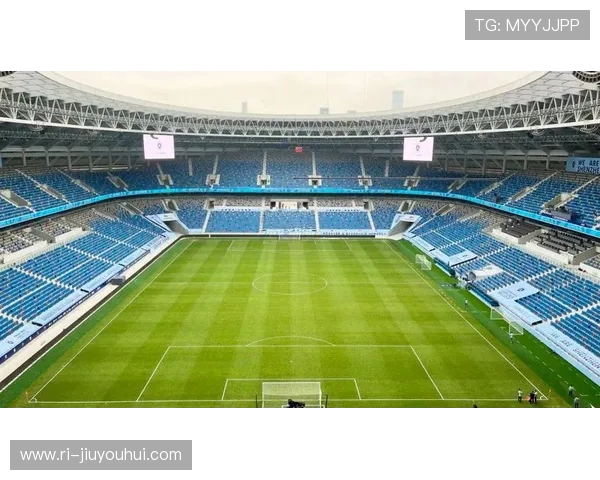 围绕立体足球展示台打造沉浸式全景互动观赛体验主题空间创意专区